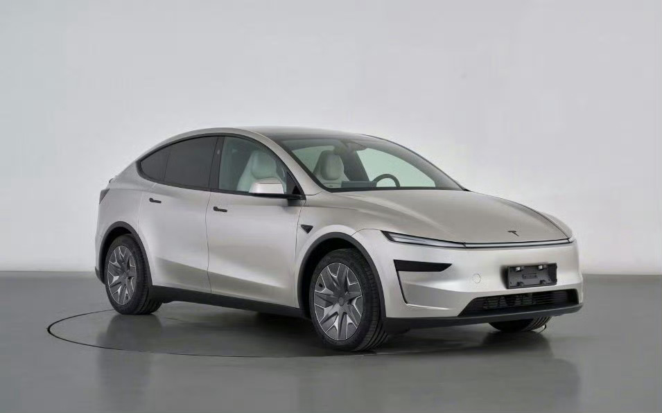 特斯拉 ModelY 长轴距 六座版申报了车长4976mm ，轴距3040mm，