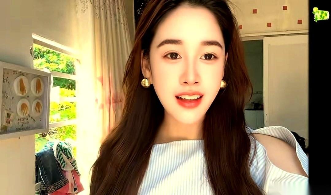 刚卖了三四十单，直播间“唰”一下就黑了。
我真是气笑了。
一帮人追着骂，说你既然