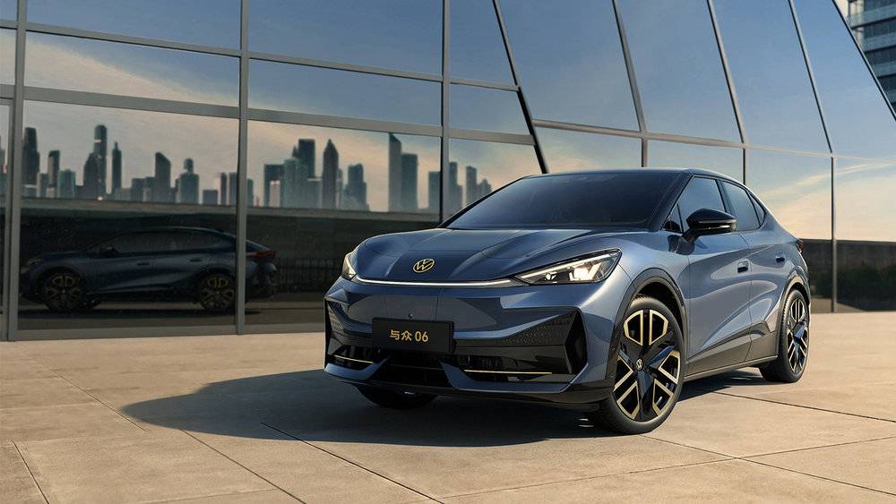 那个帮小鹏敲钟的人，回去给大众“续命”了