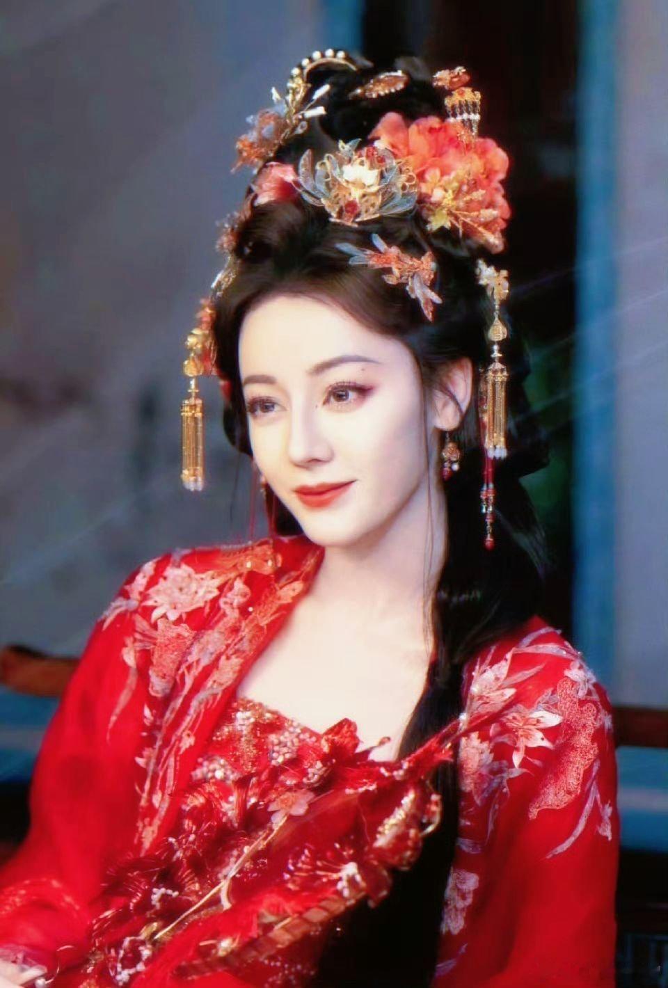 迪丽热巴花魁造型她很适合这种艳丽造型 