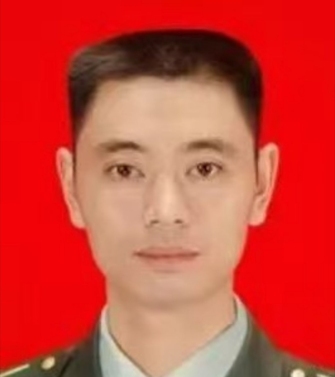 英雄军人陈锡华，于2011年10月22日，与网上逃犯展开殊死搏斗，不幸坠河，时年