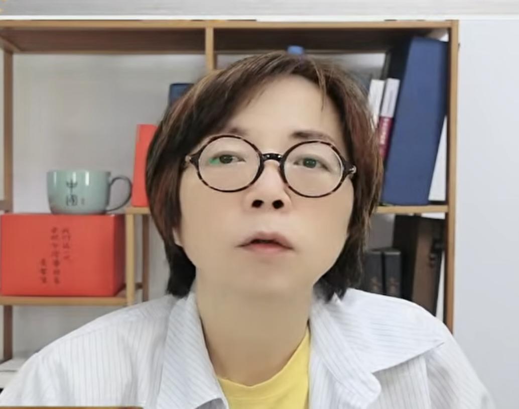 黄智贤，这都能洗吗？已是绿营侧翼无疑了！

前段时间，台“立法机构”通过所谓“台