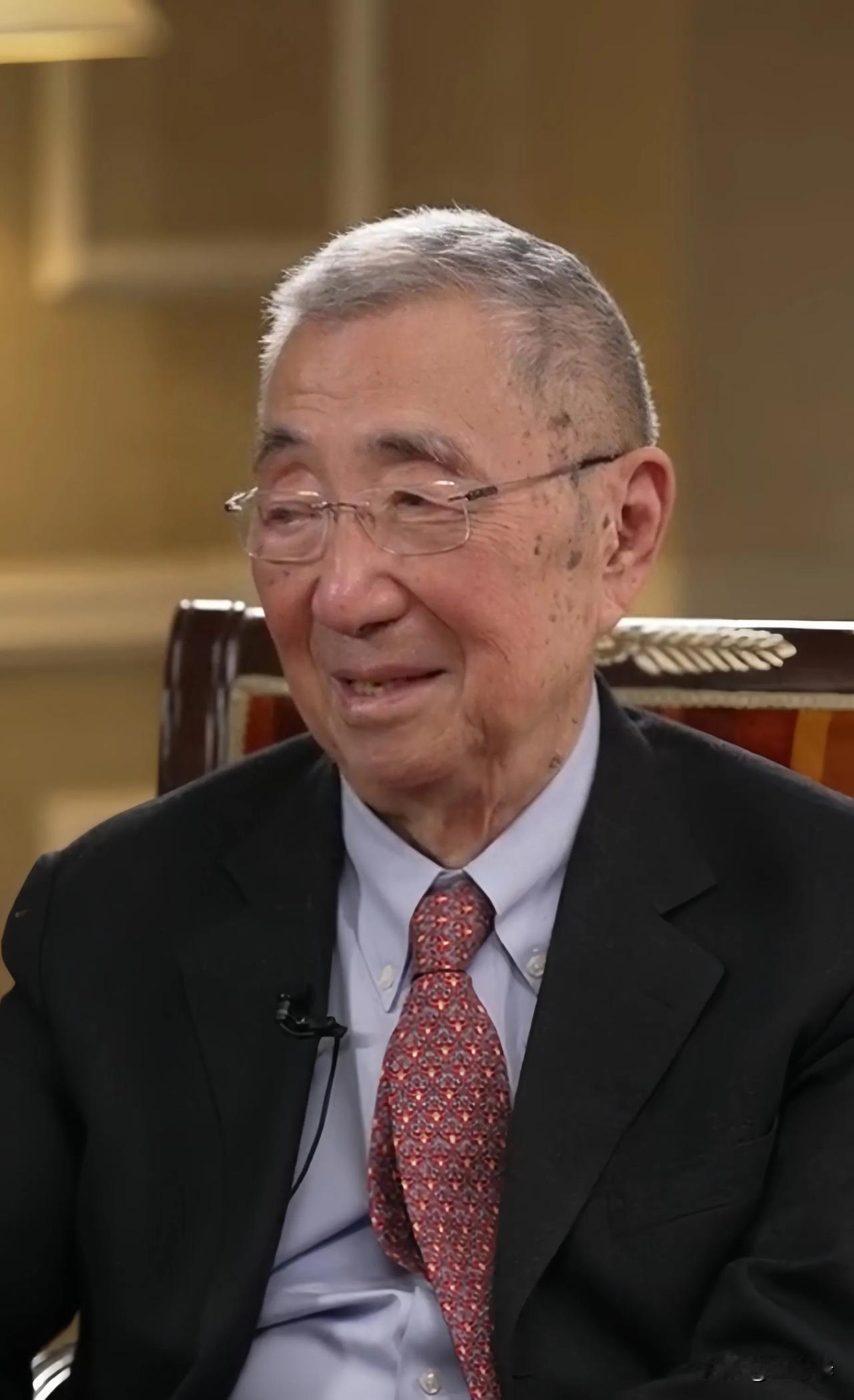 杨澜采访科学界重量级大咖丁肇中，话里有话的打趣说:丁教授，您知道宅男是什么意思吗