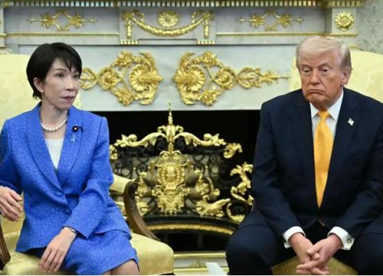 当地时间3月19日，日本首相高市早苗开启访美之旅，本想以“日本回来了”的口号提升