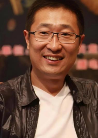 有一次，林永健跟妻子吵架，脱口而出：“你这副丑相，是我瞎了眼才娶你，”妻子周冬齐