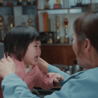 看完阳光女子合唱团想给妈妈打电话带妈妈看阳光女子合唱团爆哭 点映现场全程哭声一片