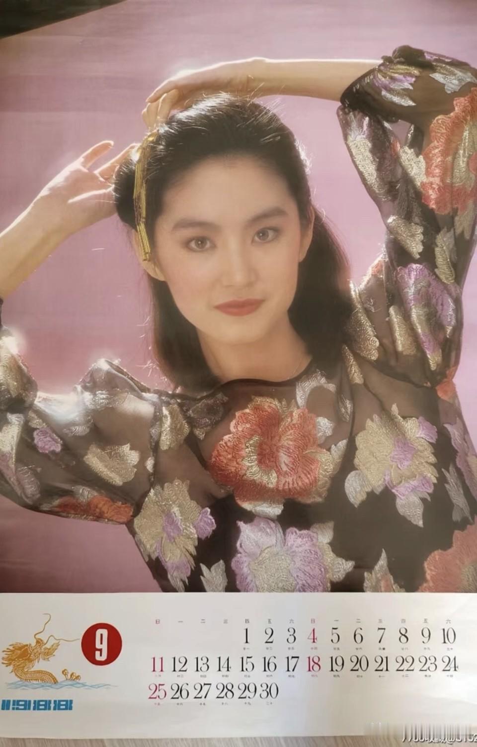 🎆港星女神林青霞👉小时候总觉得，挂历上的林青霞是“别人家的姐姐”。后来才明白