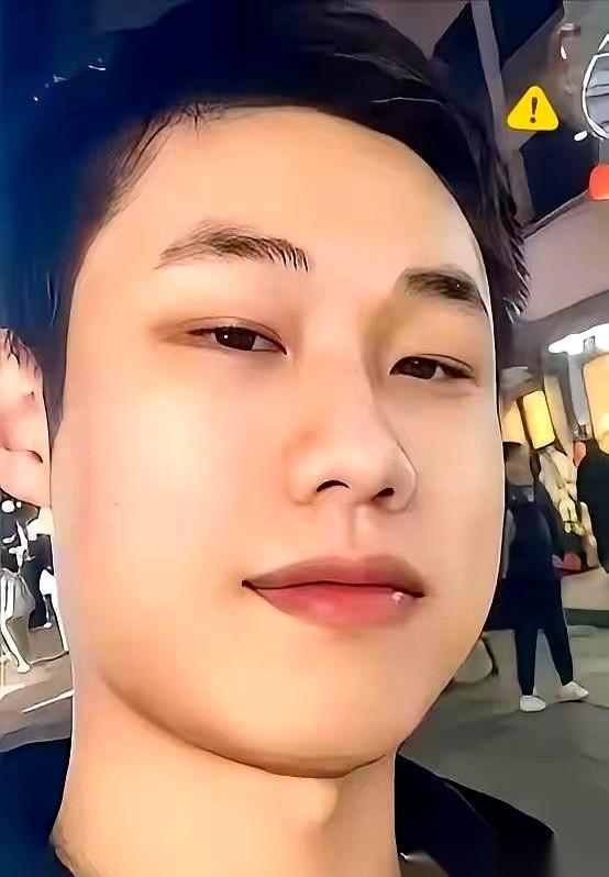 浙江安吉，一个31岁的男人，姓章。
他给妈打了个电话，语气平静，说要去杭州接个人