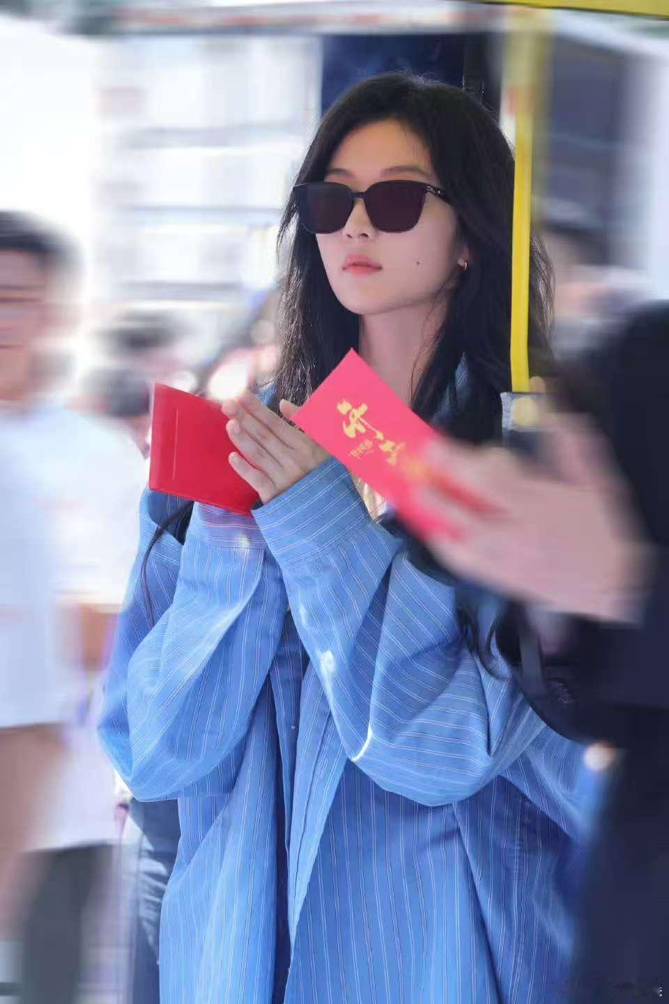 孙千开机图孙千早春晴朗开机图孙千早春晴朗开机图，拍摄顺利，[苦涩][苦涩] ​​