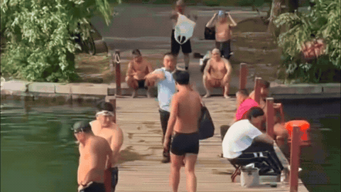 大哥下去了、大嫂上来了……