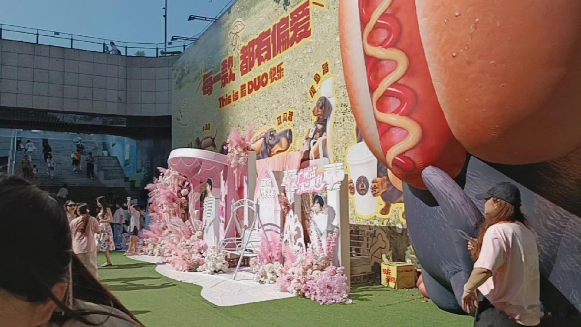 张新成广州演唱会张新成演唱会怀揣期待静待开场，愿麦克风传递温柔歌声，整场演出圆满