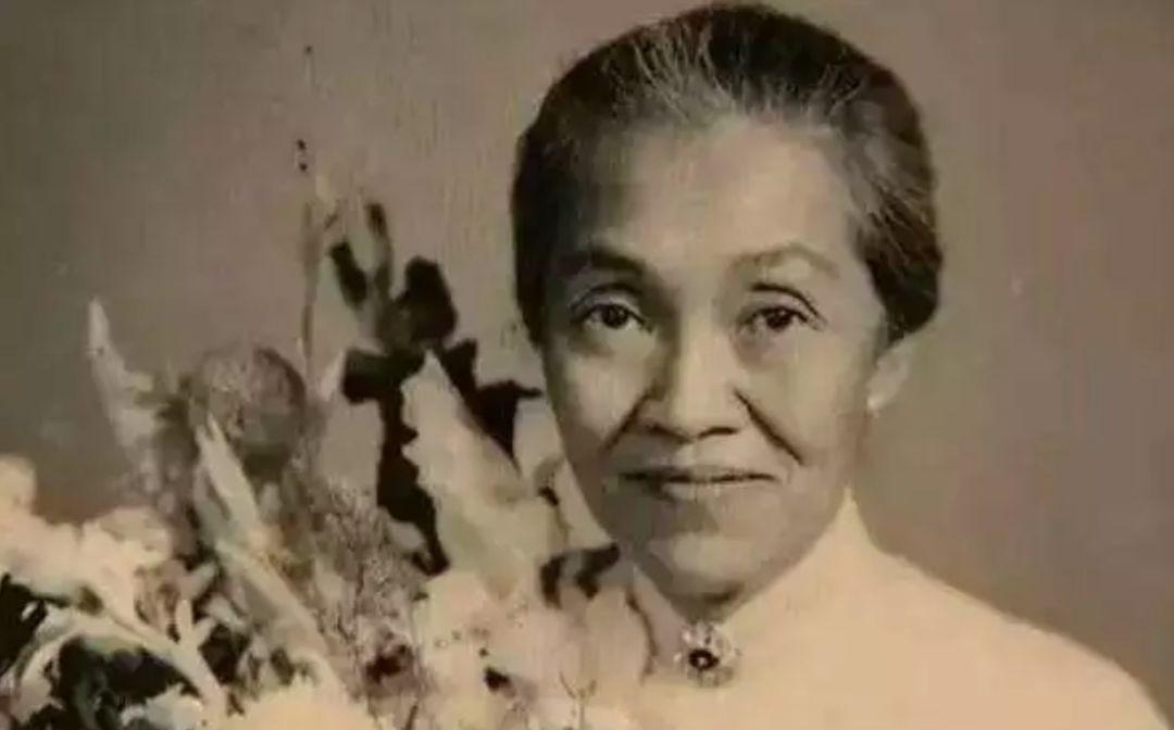 她一生没有结婚也没有子女，却为何依然被人们尊称为中国最伟大的母亲呢？
1920年