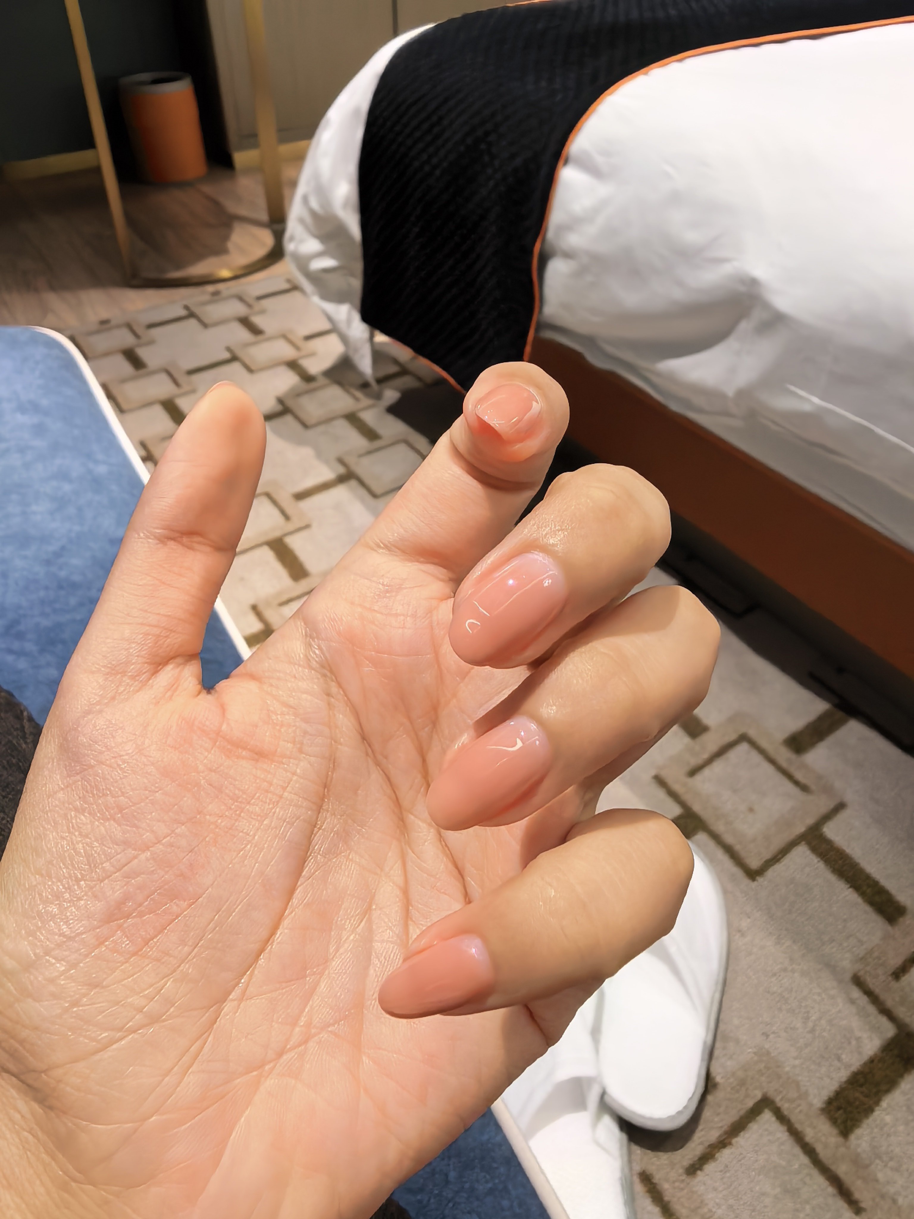 小黑手做到了显白美甲就会狂拍[二哈] ​​​