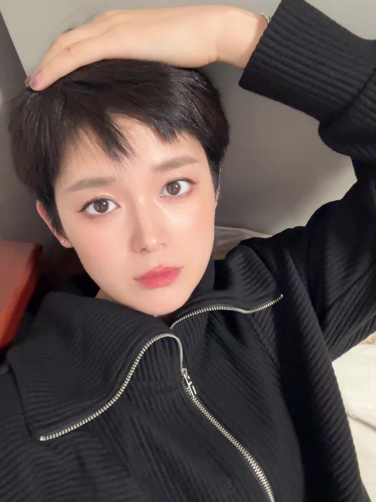 现在我知道了 真心只有两次   一次是什么都不懂的时候   一次是什么都懂的时候