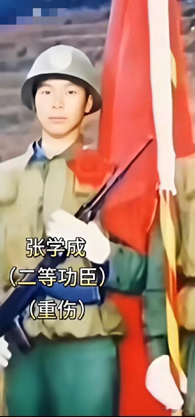 这张照片是1987年1月5日，北虎行动誓师大会的三名旗手，这是在出击前三人的合影