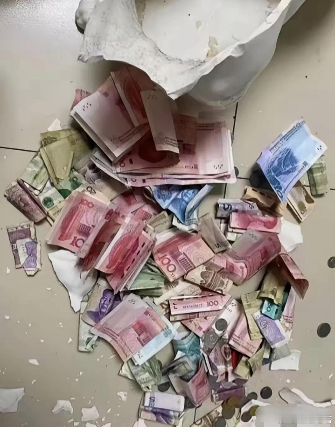 昨天租客退租了，他住了好些年，租金每次都提前交，我一直觉得他特靠谱。所以他走时，