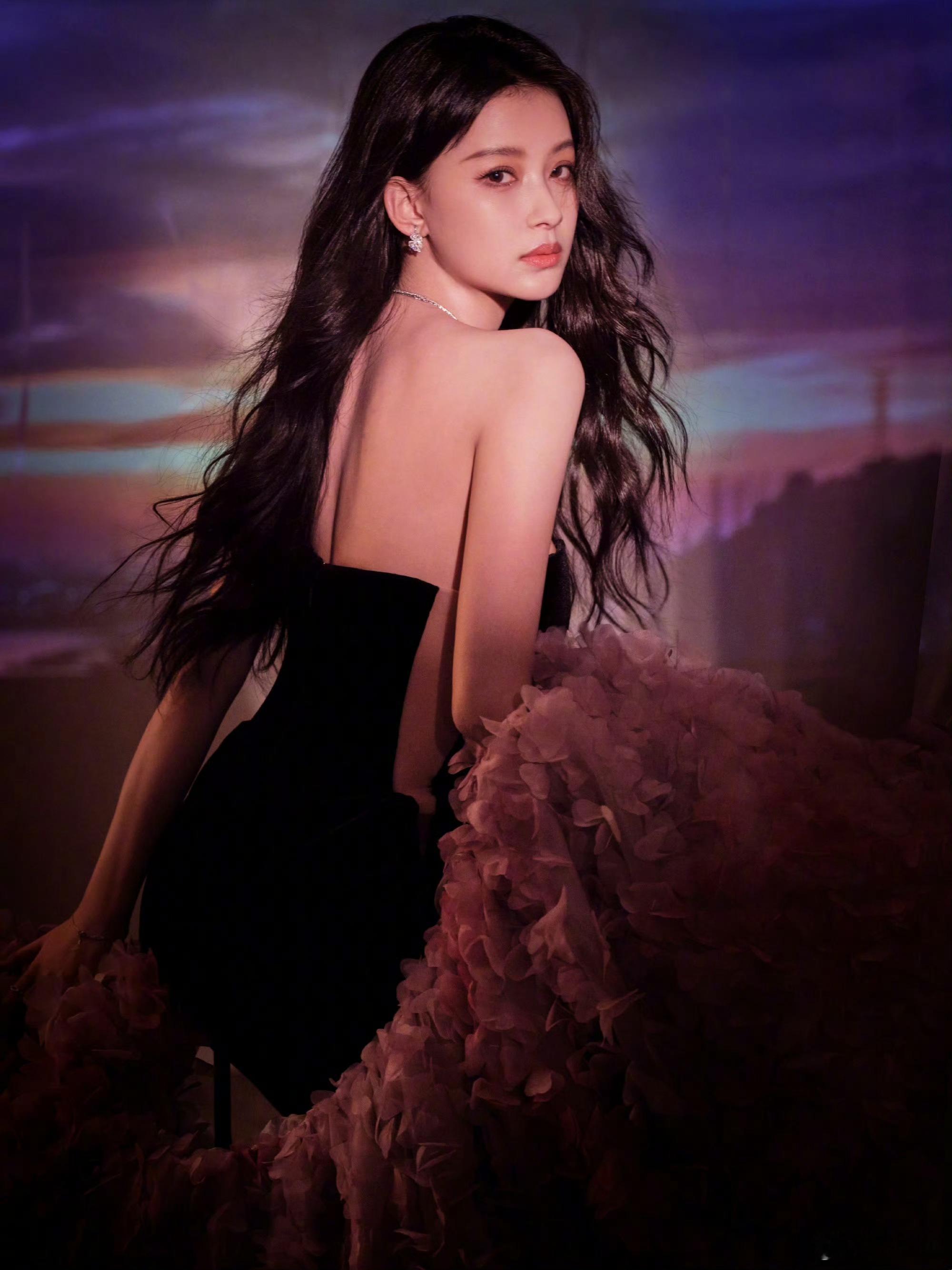 孙怡冬夜里的暗黑美人。美呆了孙怡