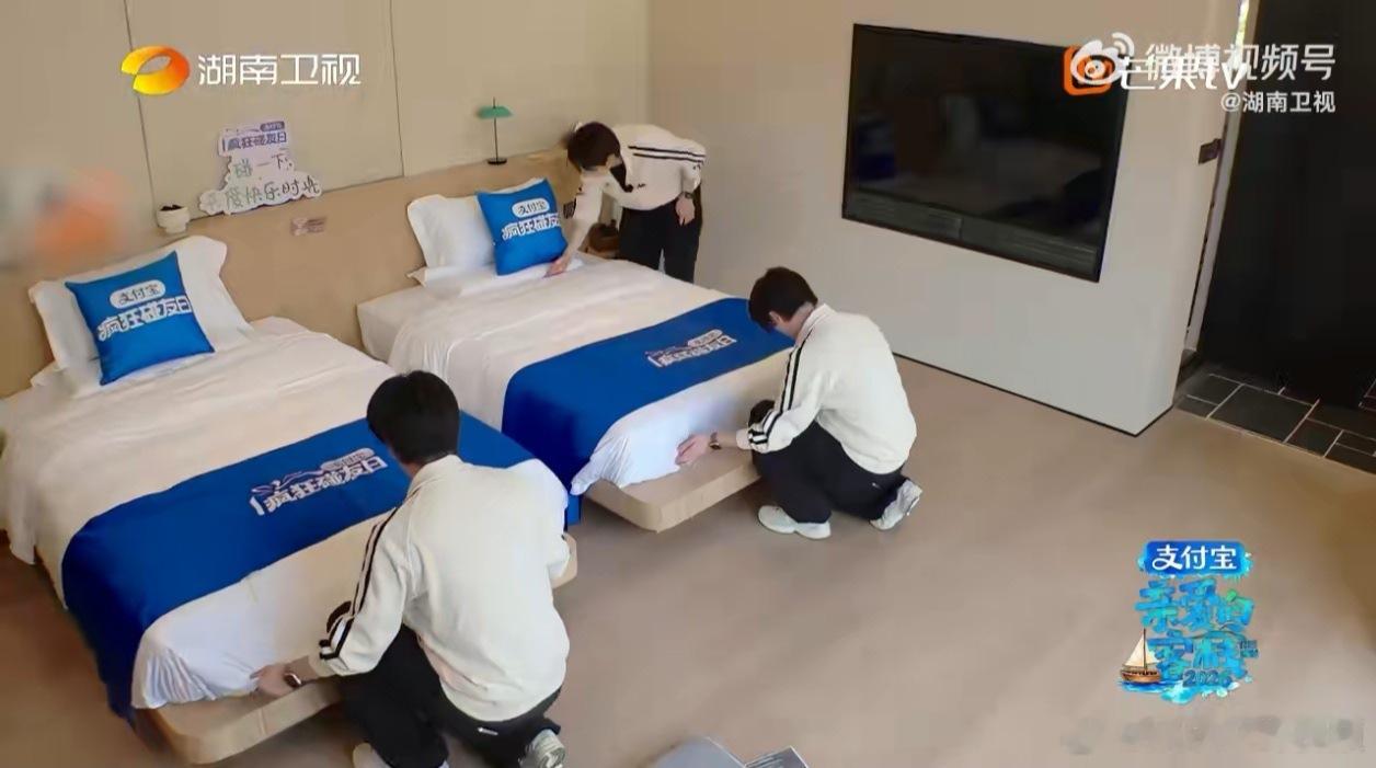 秦岚被王鹤棣的拼劲儿惊到了！亲爱的客栈里，这波内卷太真实，姐弟互动超有爱！秦岚被