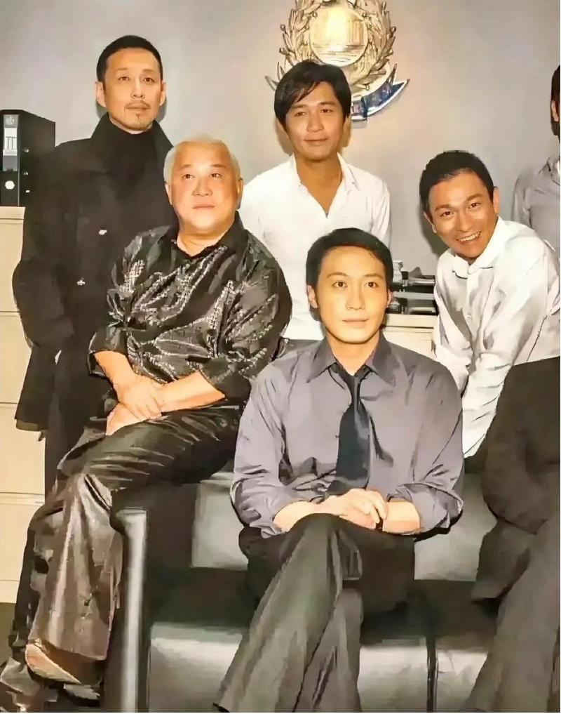 说真的，陈道明双手插兜的样子真的不要太霸气了，感觉四位天王影帝在他面前都很普通！