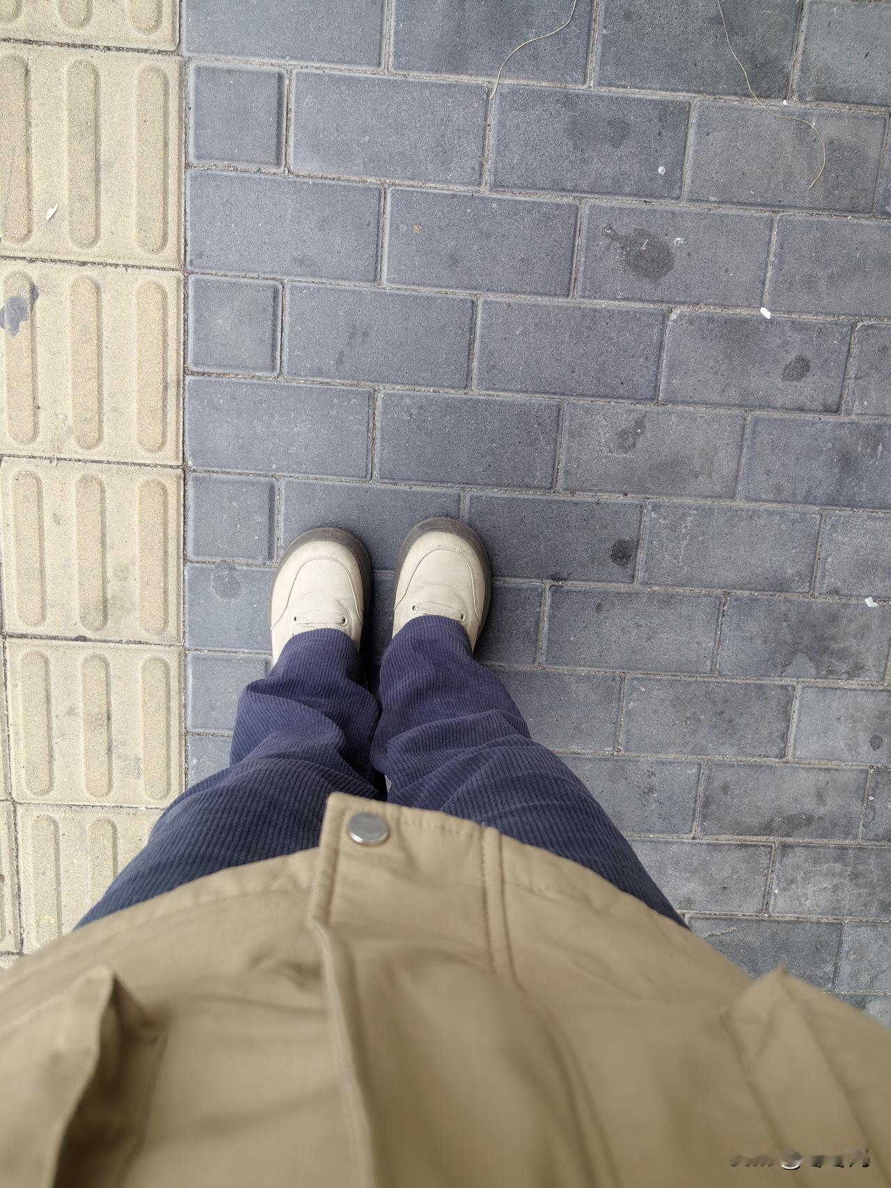 北京今日雨 秋裤又穿上了
    今天早上的早高峰算是挺拥堵的，6:50我们从门