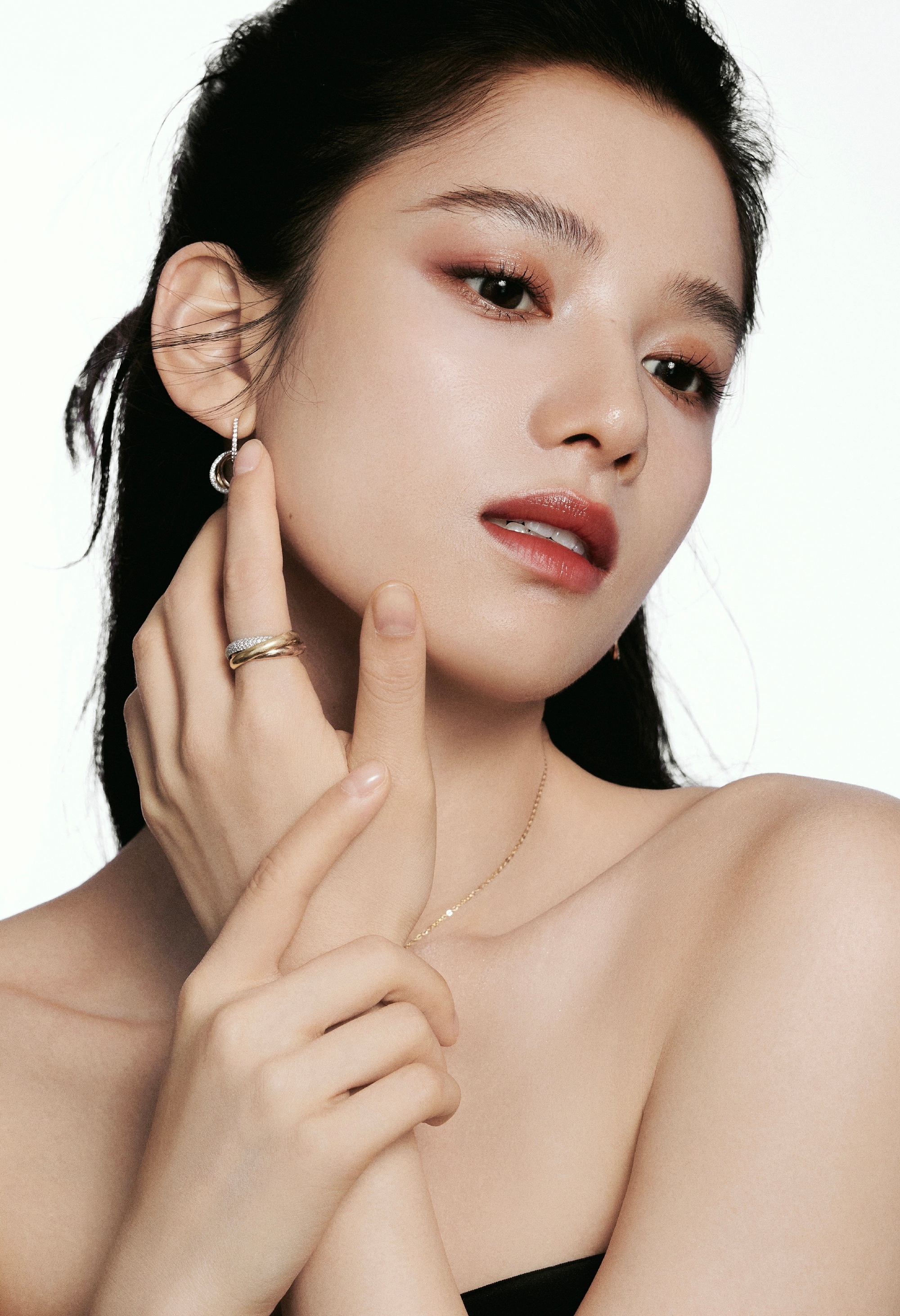 张婧仪最新硬照真的很高级一张脸[好运连连] ​​​
