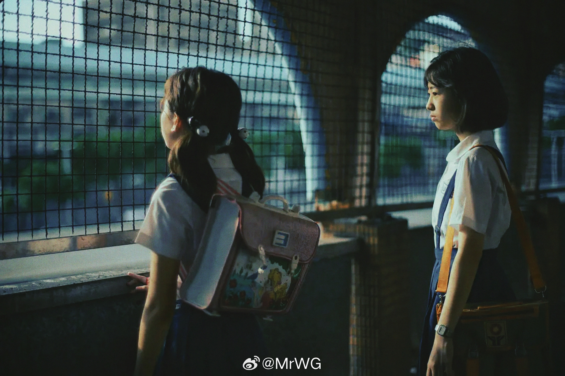 女孩-2025 我的评分：春节档马上有戏 她想化作一只猫，从砖墙底的罅隙钻出去；