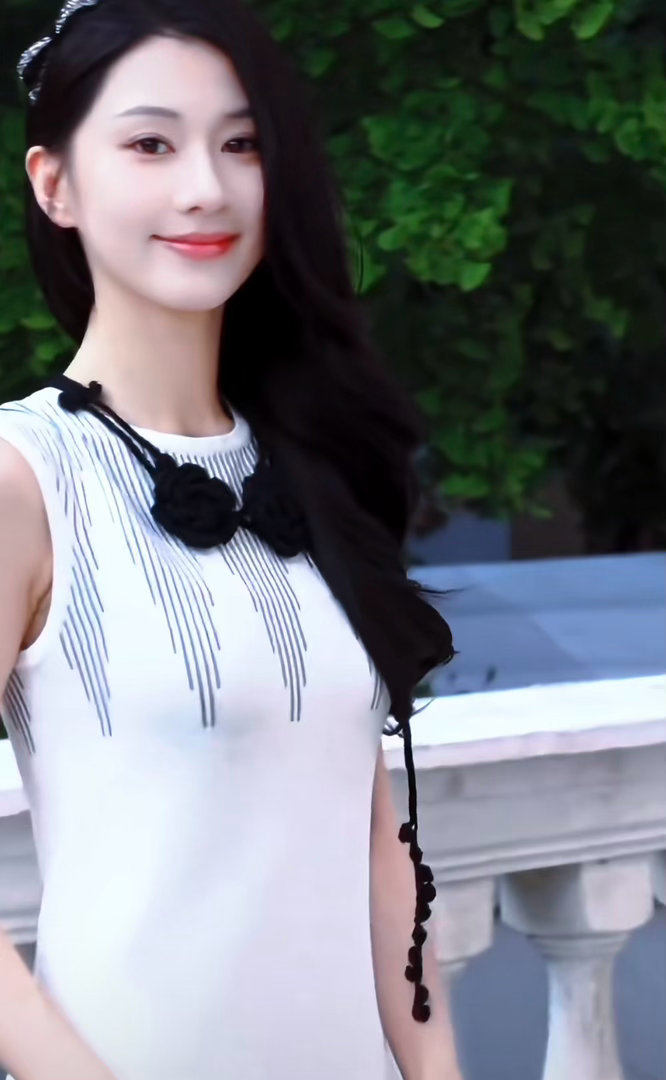 小雨妖妖我承认你是全服第一美女了现在才知道我们小雨妖妖美吗！ ​​​