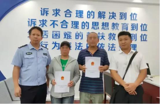 “给钱才太平，不给就翻脸”，男子疯狂“啃老”，10年挥霍父母近百万元，稍有不顺便