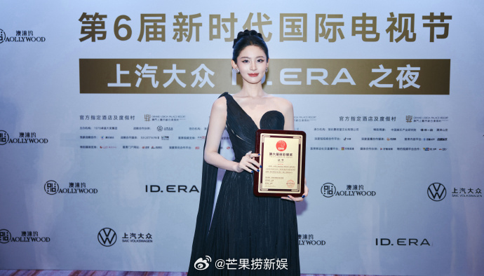 赵晴古典美人气质赵晴肩颈线条 赵晴古典美人气质真的是太让人觉得心动和着迷了，咱们