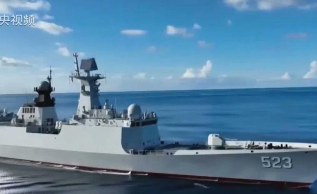 联合早报4月19日报道：中国官媒本周披露解放军曾与驶入台湾海峡的外国大吨位军舰缠