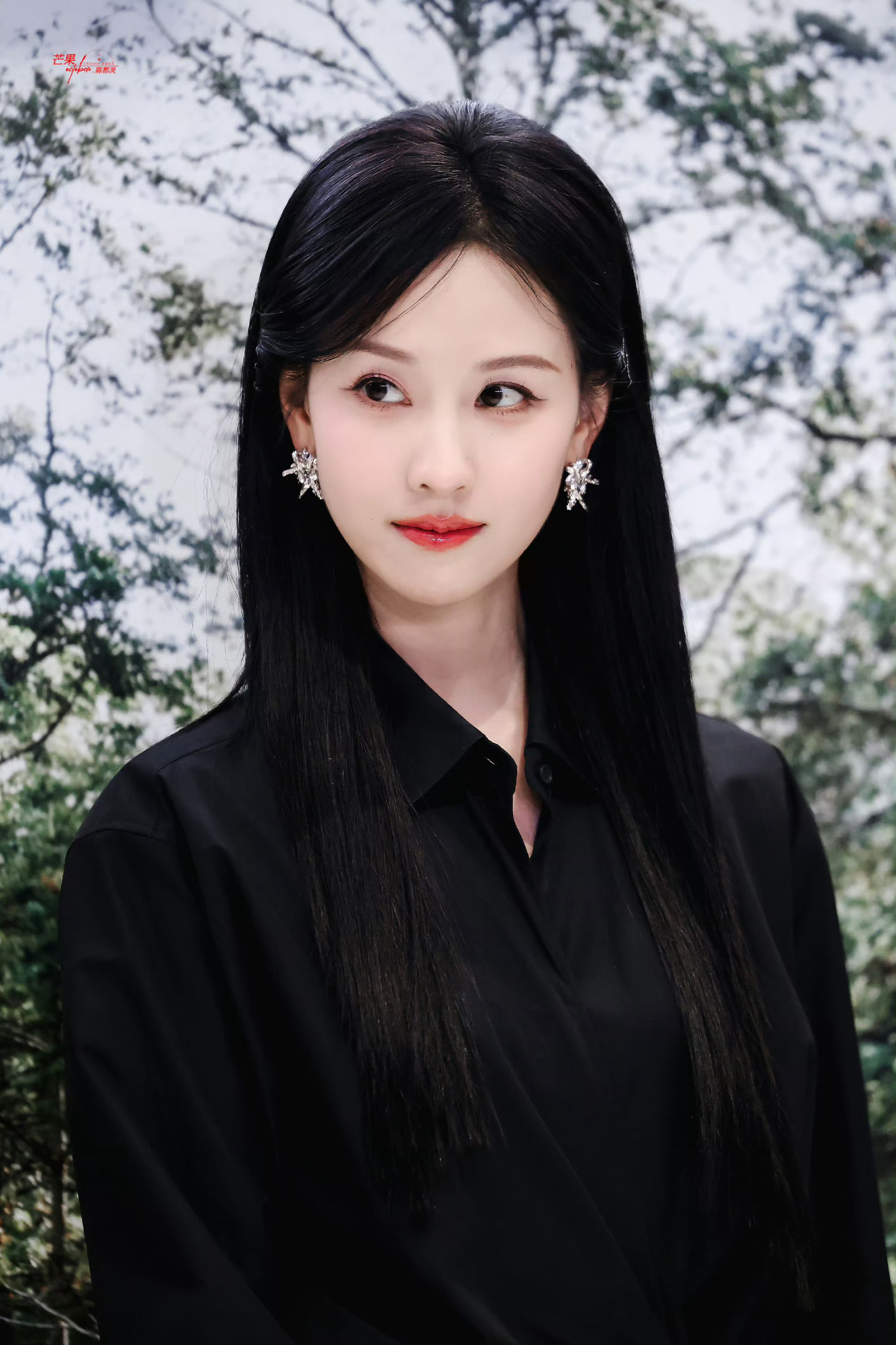 于正编辑掉和陈都灵合照只期待陈都灵五大杂志另一个是谁不清楚不关心 