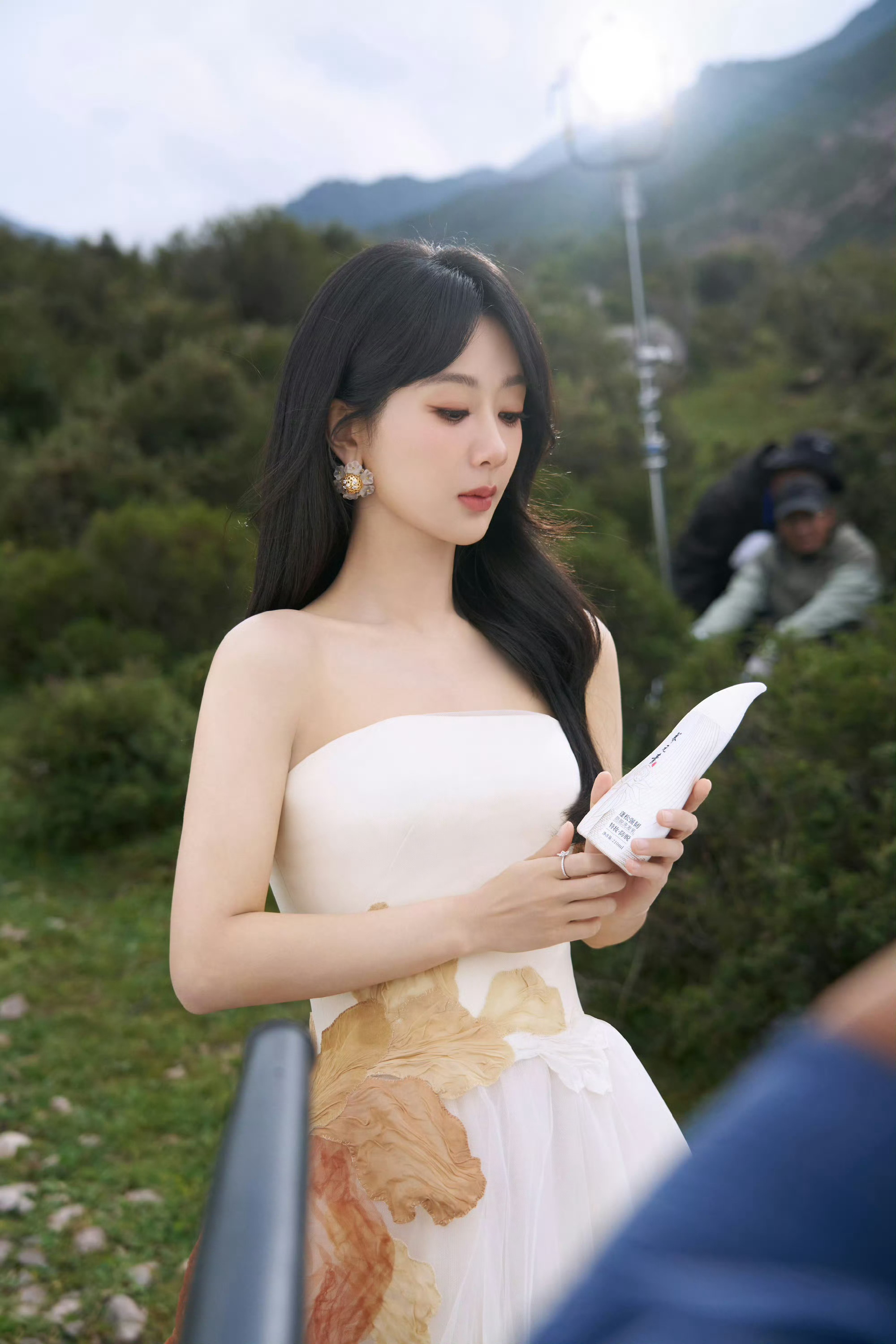 杨紫鞠婧祎同款礼服小猴紫超美，期待杨紫白菊[期待] ​​​