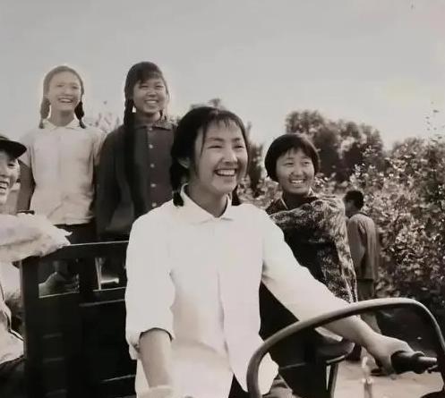 1977年，安徽女知青于文娟，返城前夜把自己给了农村小伙：“你对我的好，我无以为