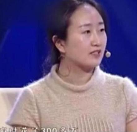 河南女子花300万买一块石头回家，丈夫得知此事后气的火冒三丈，婆婆更是指着她的鼻