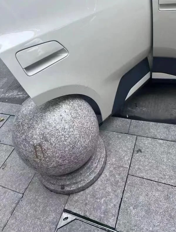 现在各家智驾能力感觉都有回退【过拟合】红仔觉得目前大多都是只在数据集的场景下好用