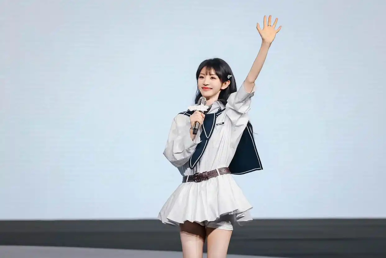 田曦薇侧脸特写 ​​​
