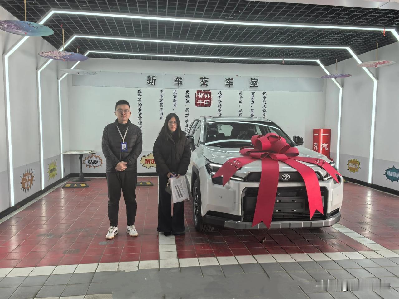 全球第六代RAV4荣放交付，合资反攻！新势力们接得住吗？

2026年1月9日，