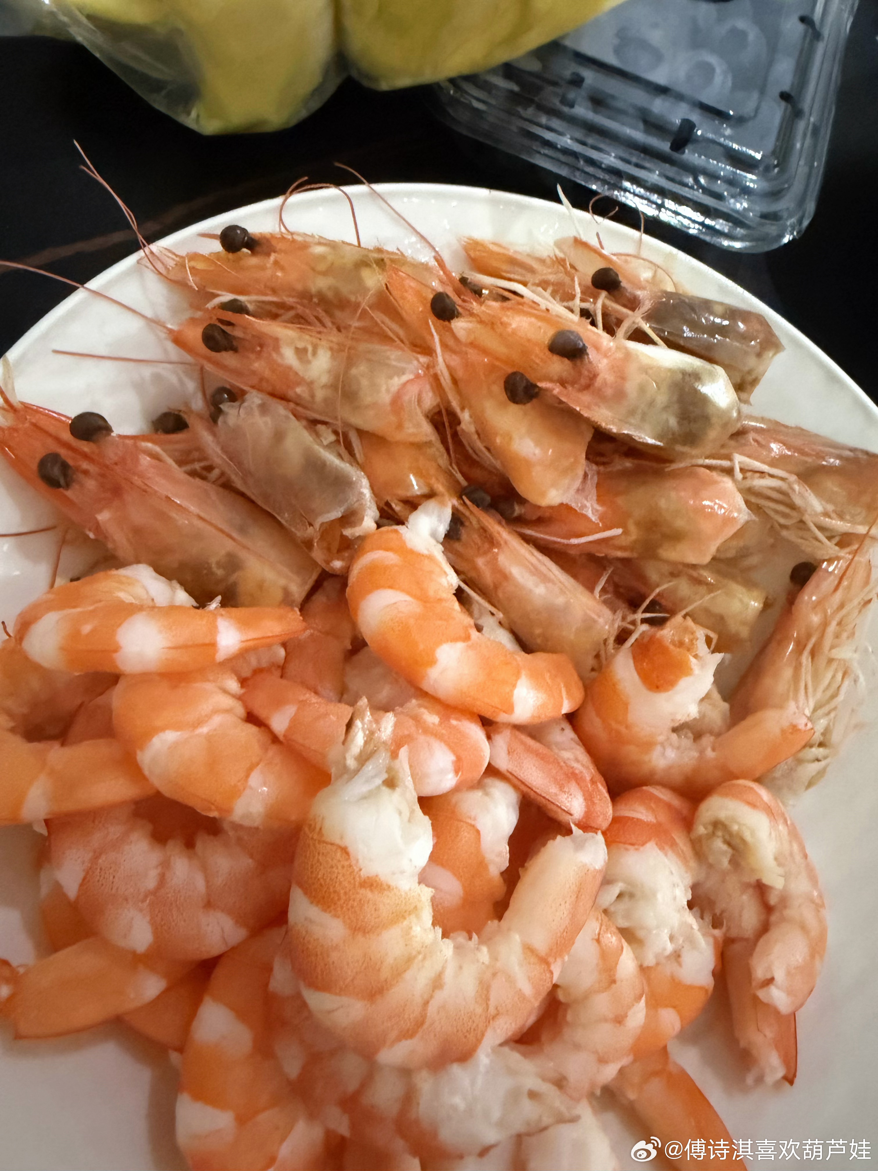哈哈哈我家宝宝剥好🦐，虾头整齐排列，说一会炸虾油，暖心会过日子的好宝宝 