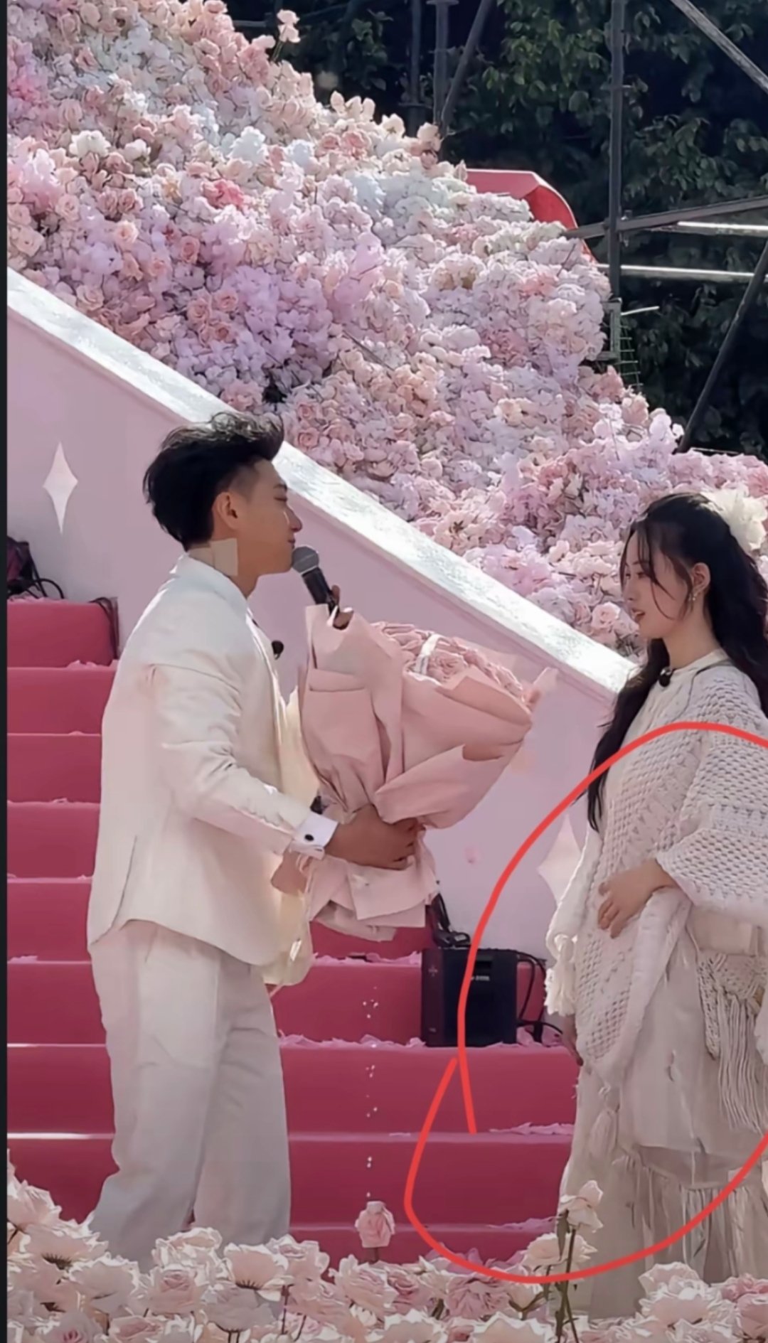 徐艺洋怀孕了吗？#黄子韬想的插兜吻vs现实# ​​​