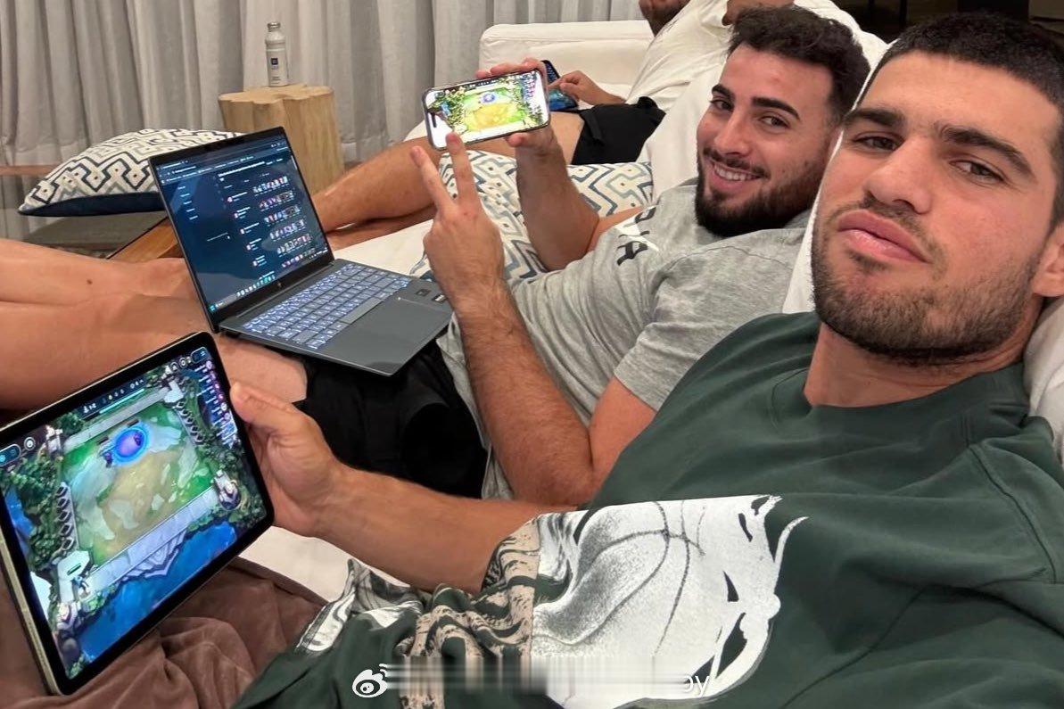 告诉我，阿卡玩的什么游戏❓网球talking大会阿尔卡拉斯