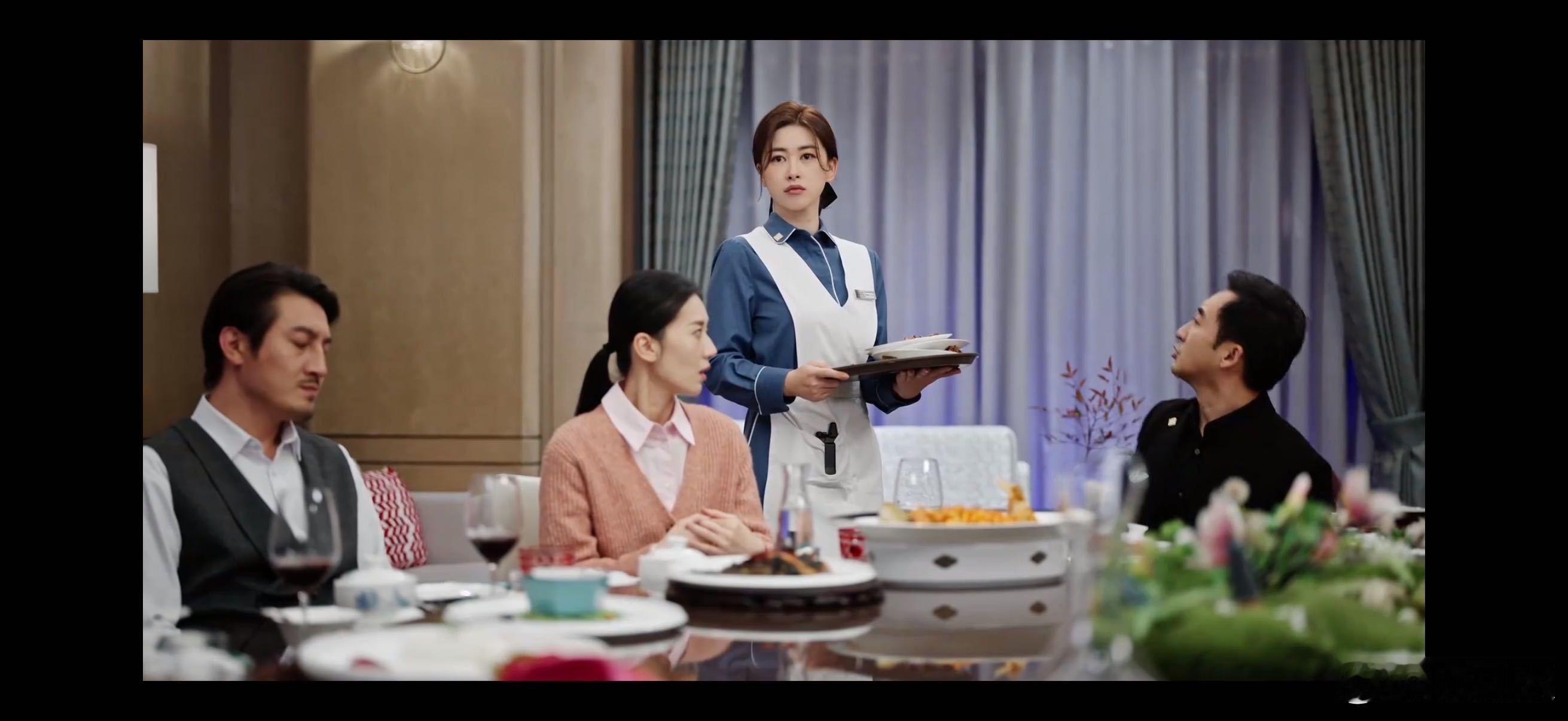 朱珠新剧把小三钉椅子上 小三让许蜜语倒骨碟故意奚落那段看得我拳头硬了，但许蜜语的