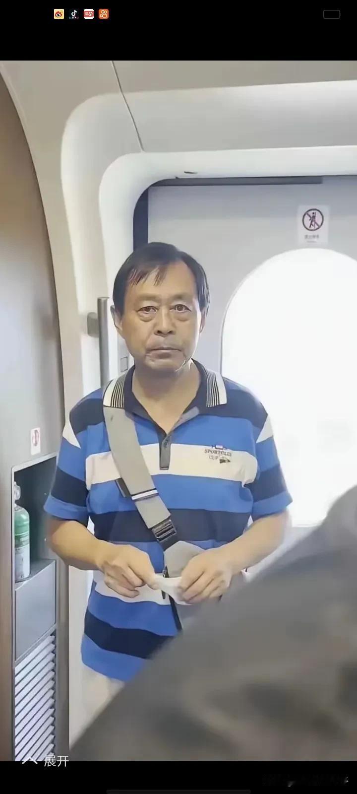 高铁，这哥们一直盯着我，
一会儿要不要下去了收拾一下？
他的目光始终锁定在我身上