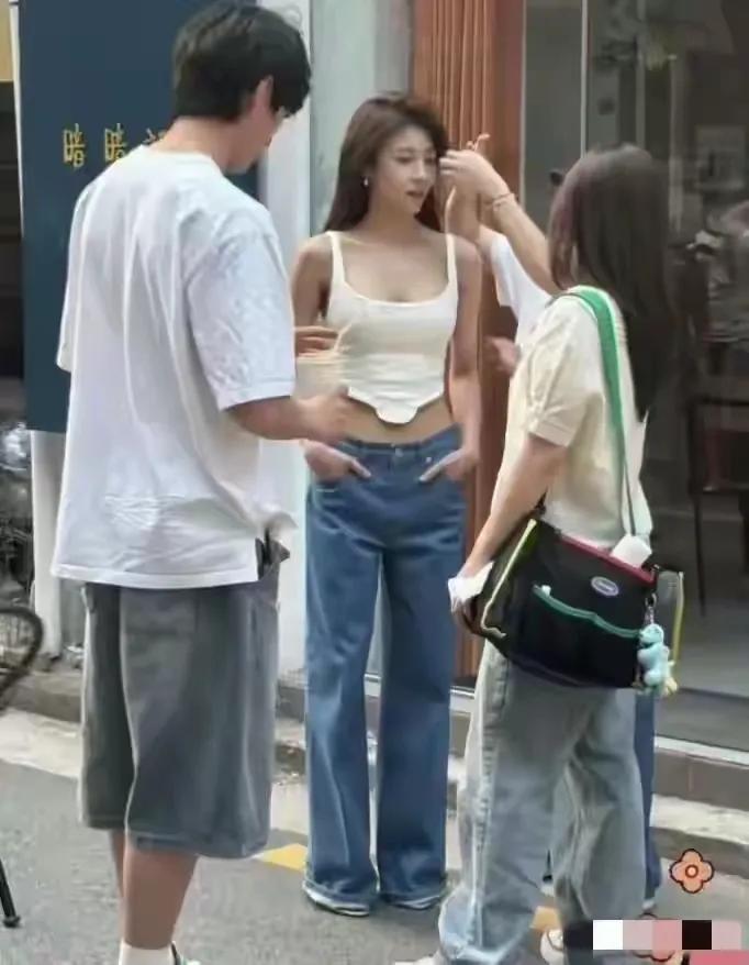 就说这韩国明星河智苑，如今已近是47岁的年龄了，这状态更是直接开挂了。
画面曝光