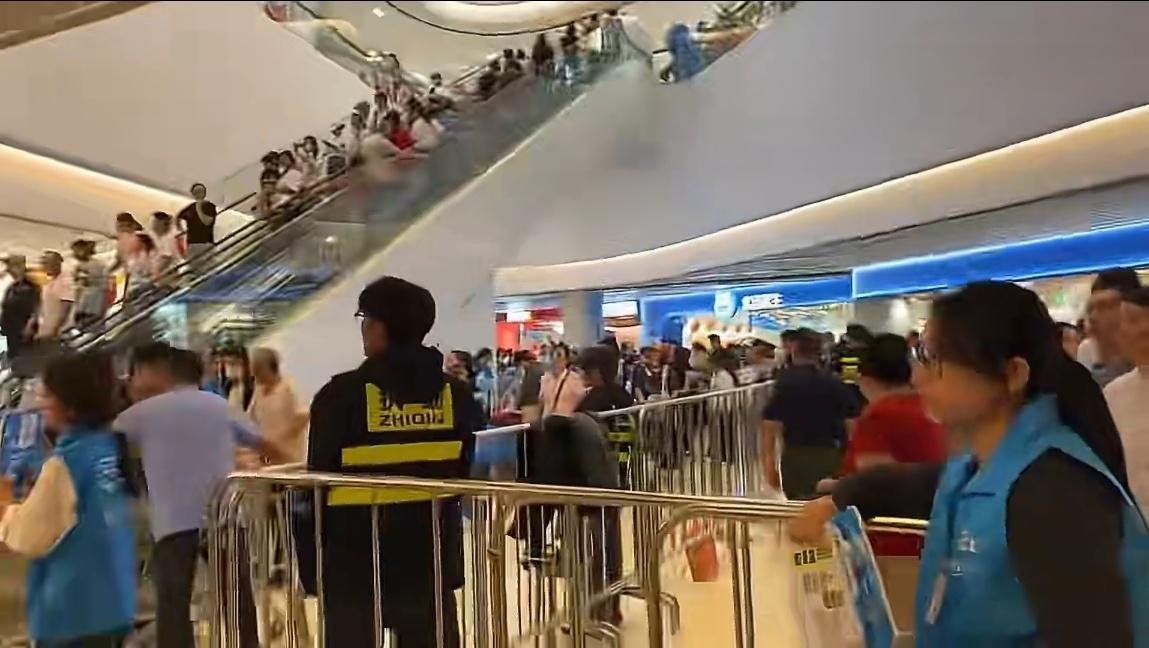 即墨提前开启人人人人人模式即墨这超市开业太火爆了！隔着屏幕都感受到人潮汹涌，“人