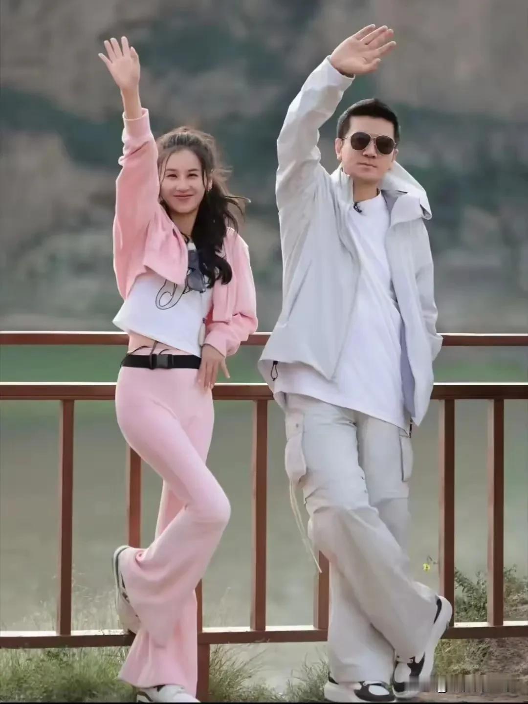 黄圣依真的很神奇！
她的状态一直很少女，似乎从不受婚姻的影响，也不受杨子的影响，