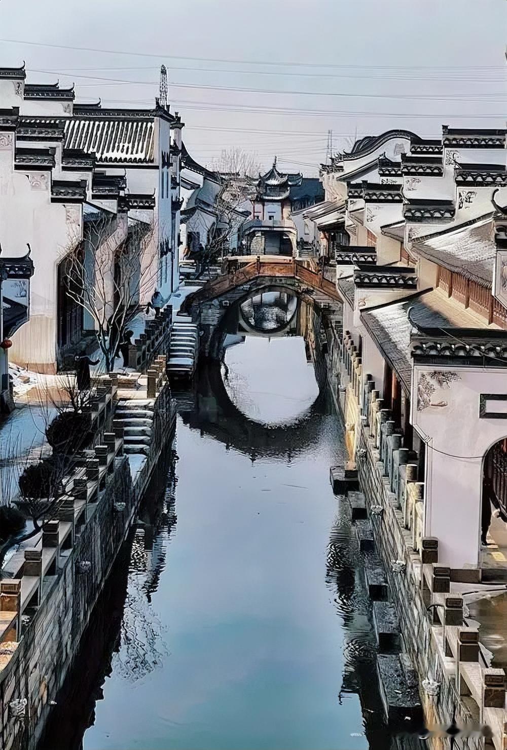 五一节接到同事邀请，去赏景、集会、聊天、玩麻将，真是不错的安排。趁着假期好好放松