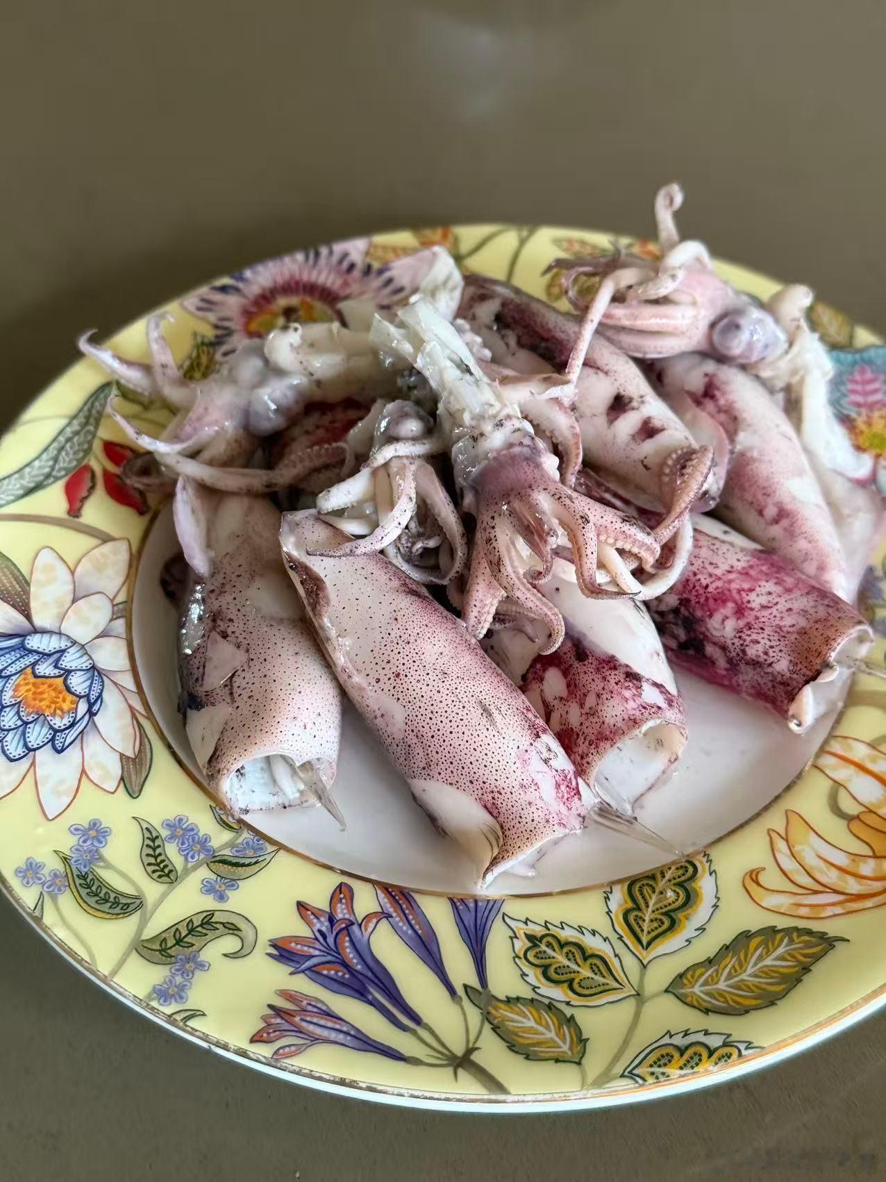 一餐饭，同时考虑了美国膳食指南，地中海饮食，中国膳食指南，彩虹食谱的核心原则