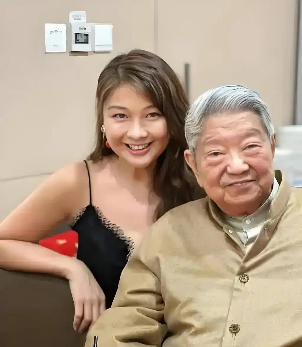 蔡澜说:“我穿过最贵的衫30多万， 吃过最贵的饭30多万，要吃的东西吃过了，要玩