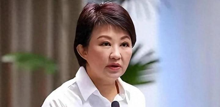 台湾政坛有一条不成文的规律：一旦失去公职，政治人物的能见度会像漏气的气球，速度比