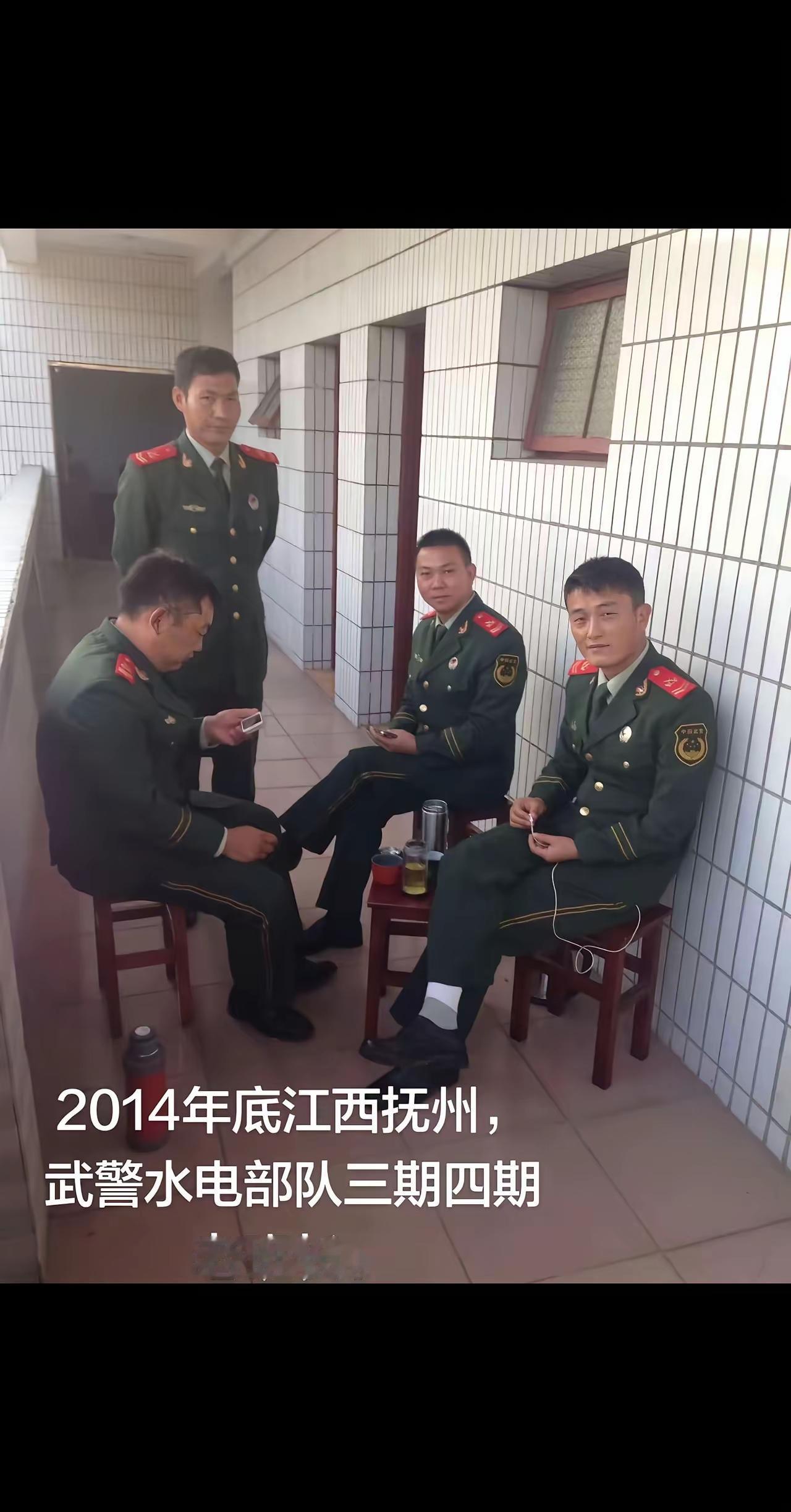 武警水电部队，是正儿八经干最苦的活，去最苦的地方，建最难的工程，图中几个老班长，